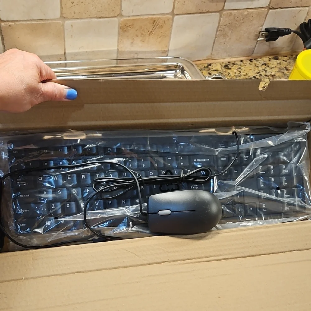 NWT Microsoft Black Ergonomic Keyboard And Mouse